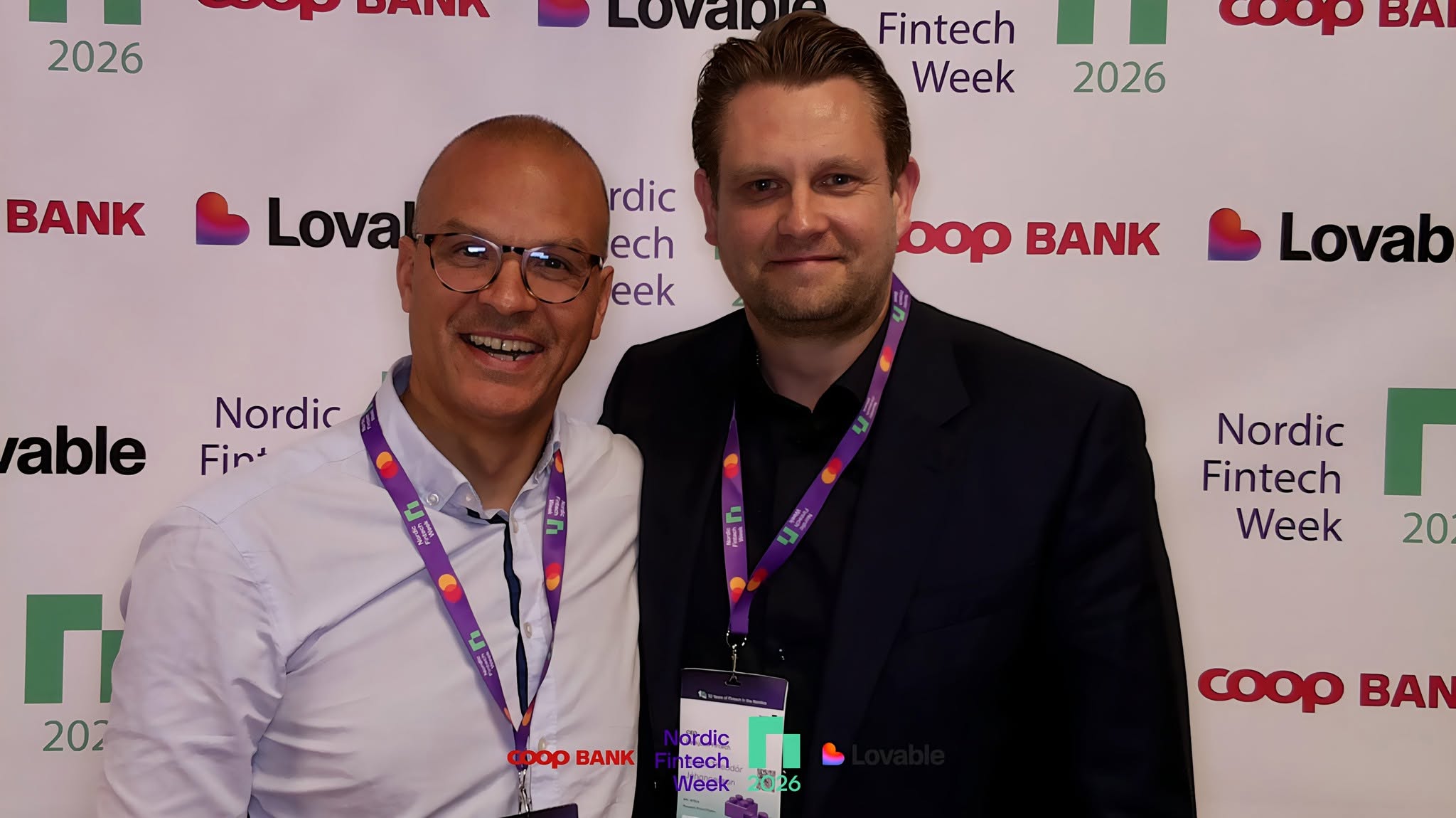 {{ t.galAlt }}
